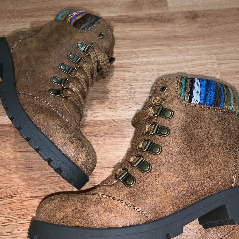 NWOT! Super Cute Boots!